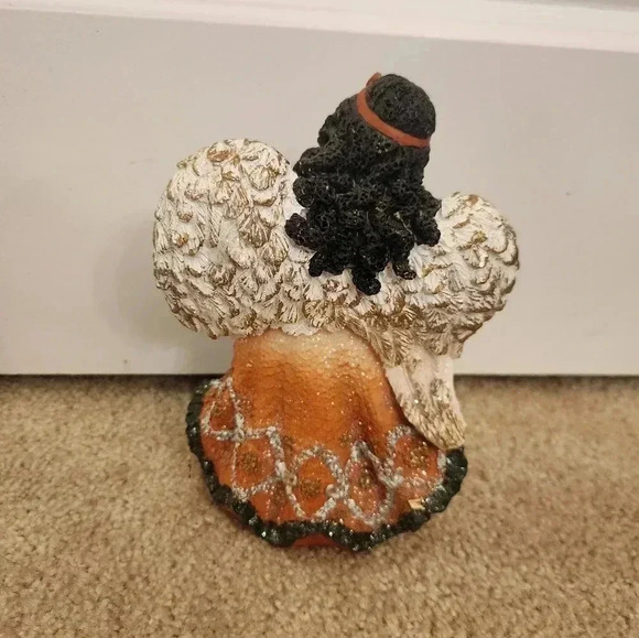 African American Angel Scupture With Dove 8.5" Holdiay Christmas - Picture 2 of 4
